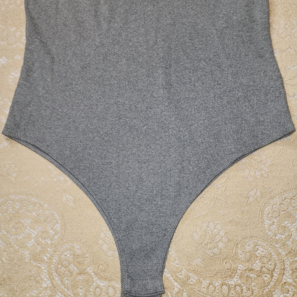 Universal Thread Grey Ribbed V-Neck Top - Picture 6 of 7